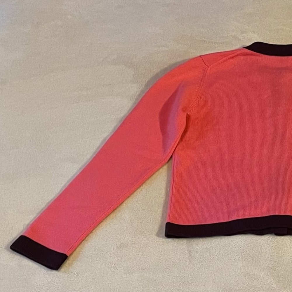 ❌SOLD❌ CHANEL 100% Cashmere Two-Tone CC Button Cardigan (fits S/M) - Picture 5 of 15